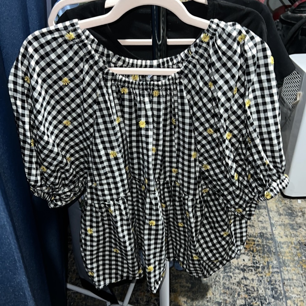 Old Navy Blk And White Top with yellow flower embroidery accents